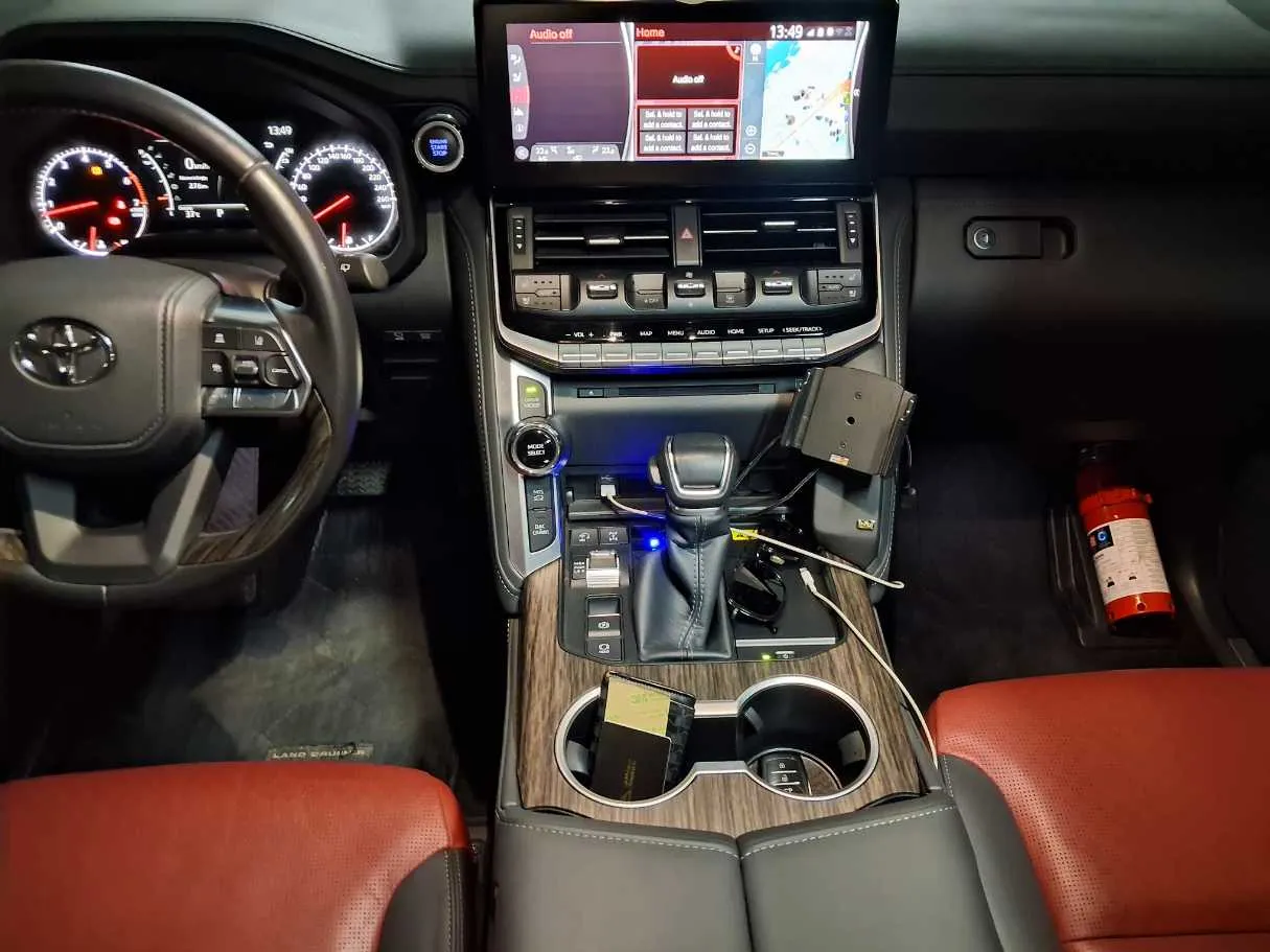 Car image 15