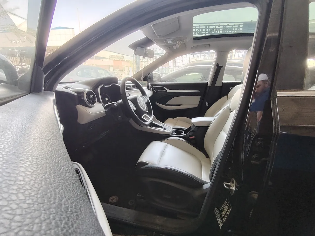 Car image 16
