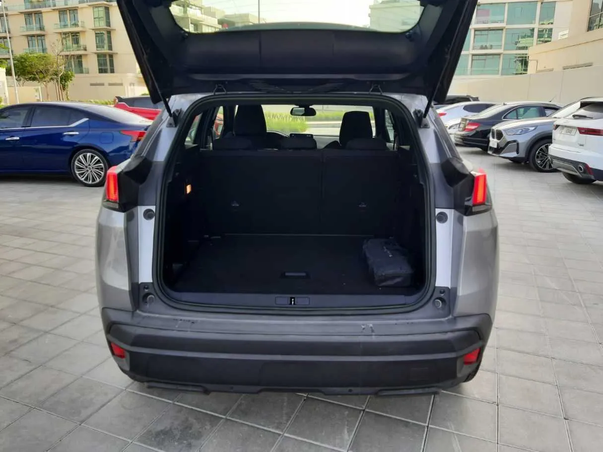 Car image 18
