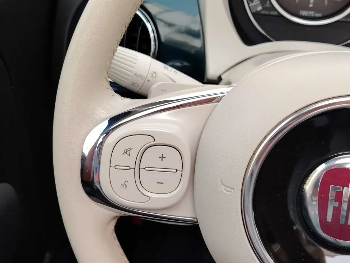 Car image 25