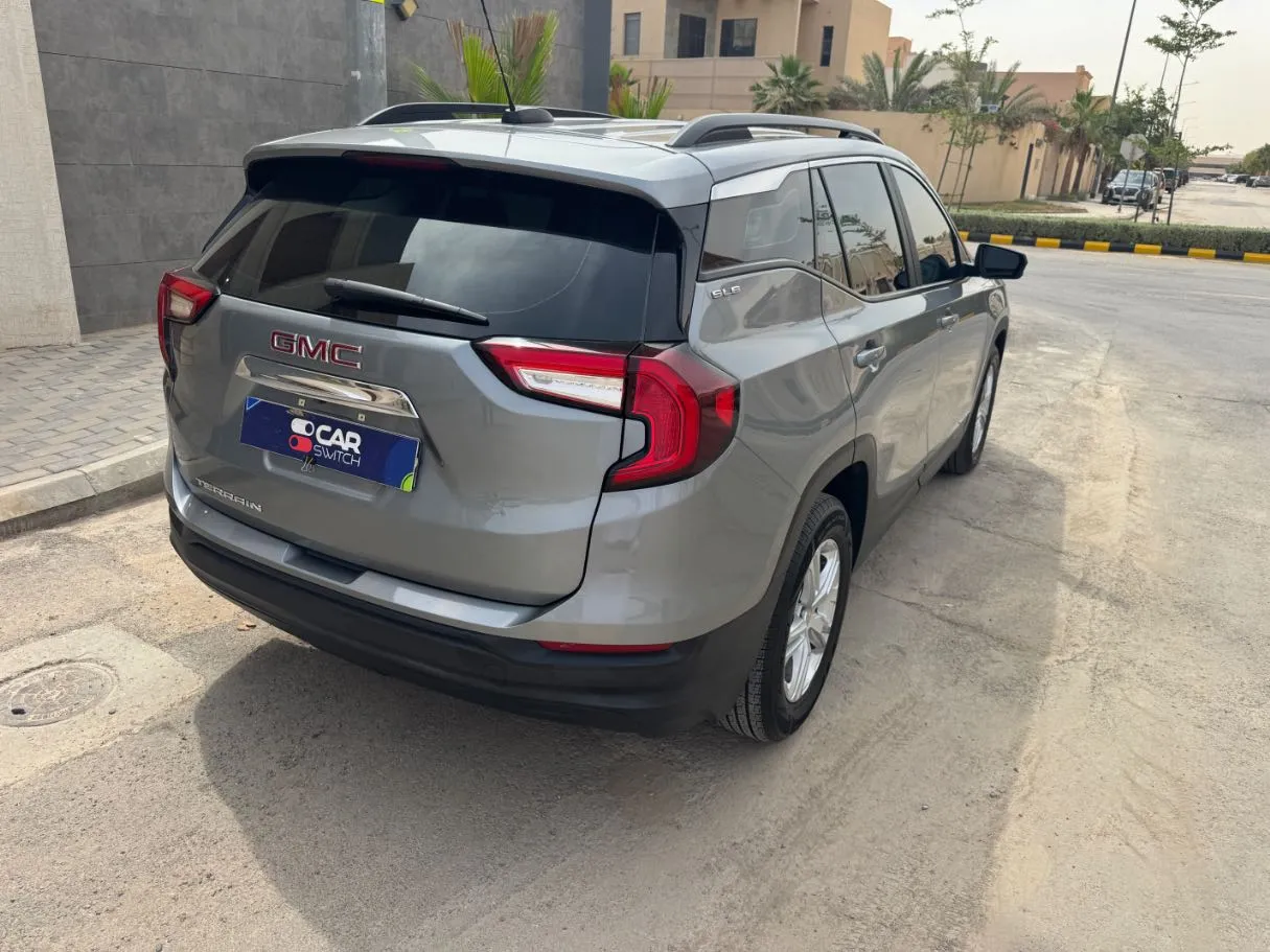 Car image 5