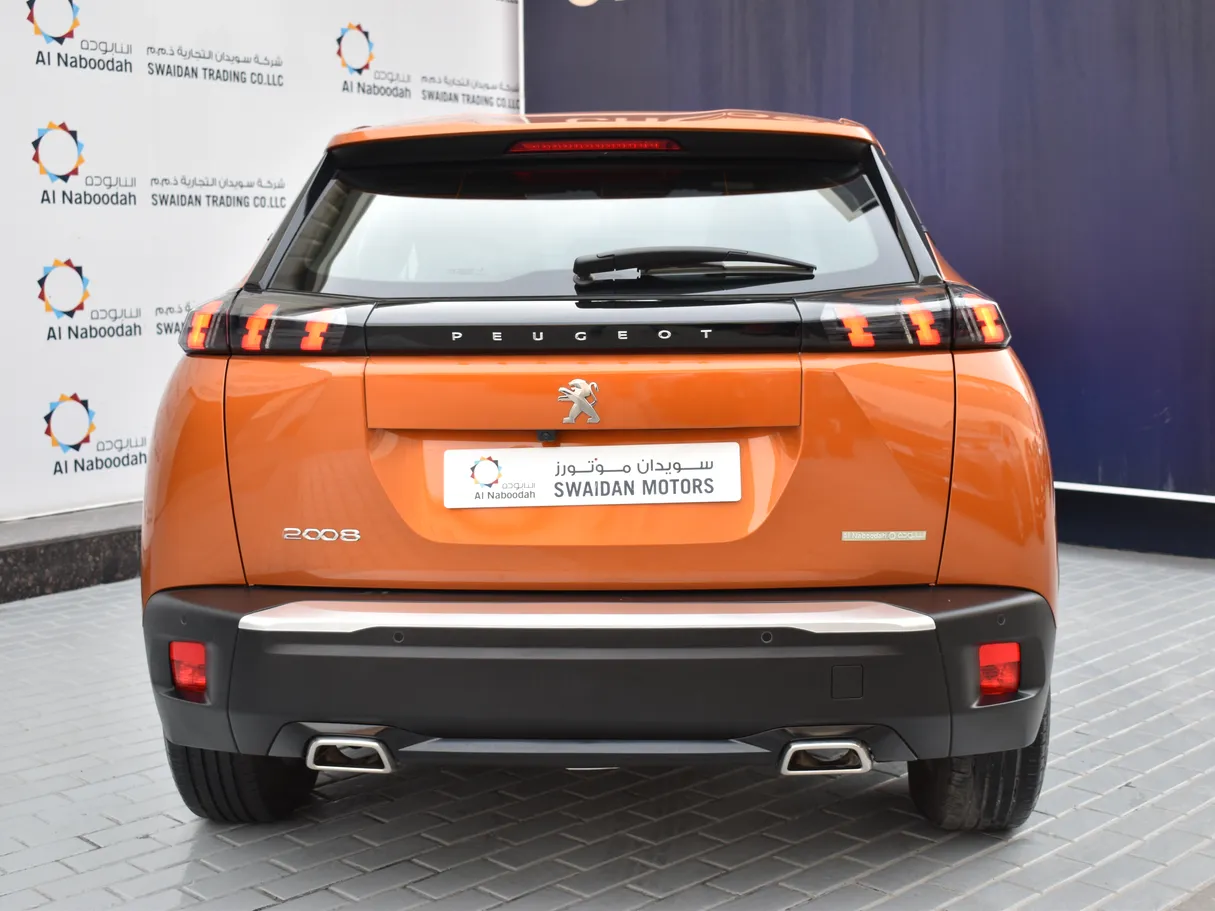 Car image 4