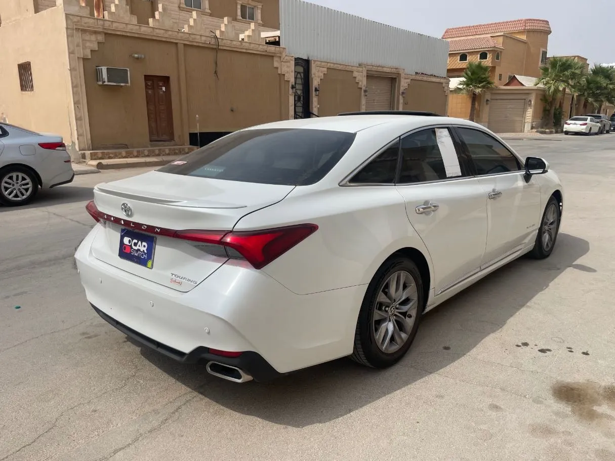 Car image 5