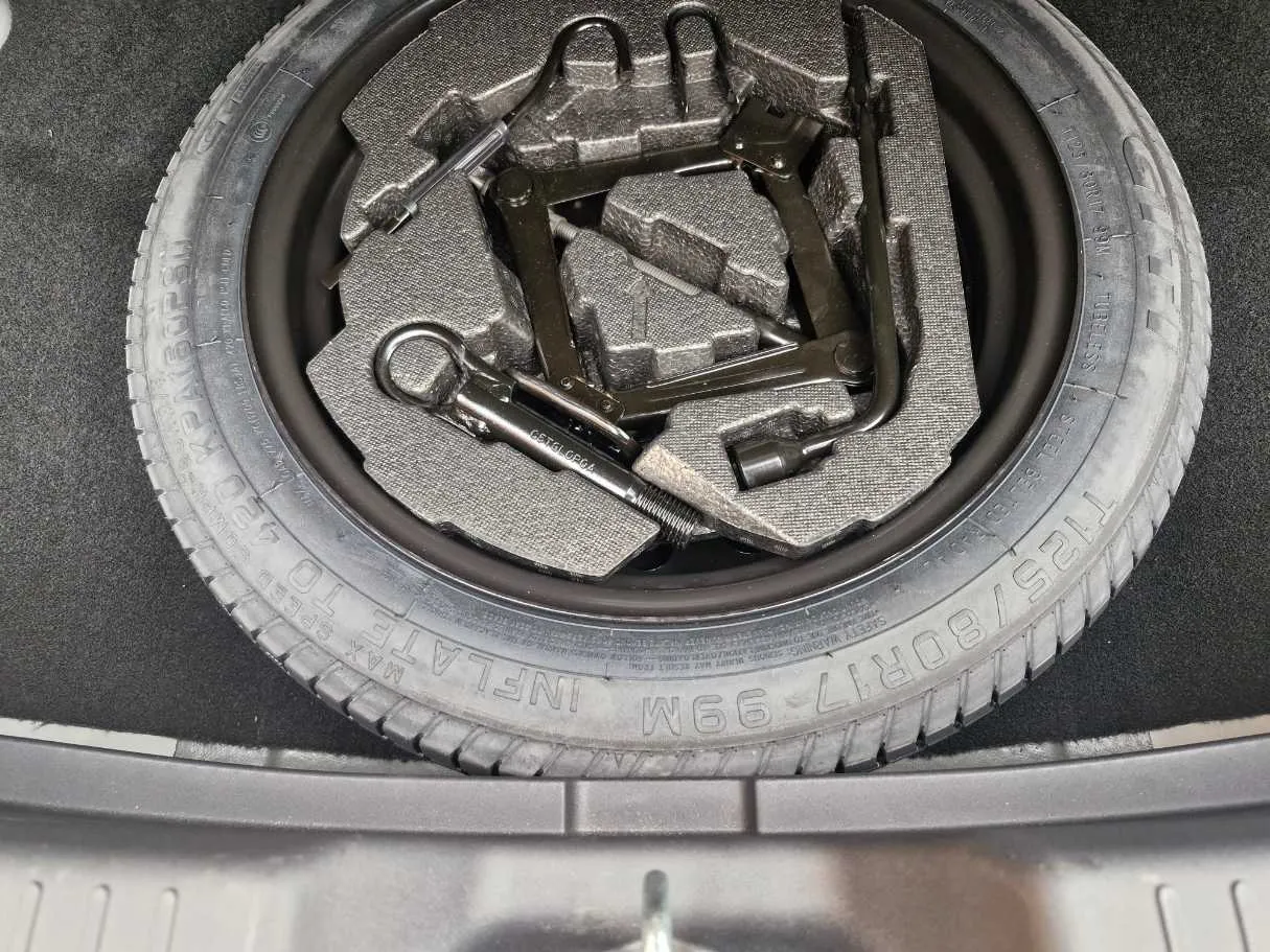 Car image 23