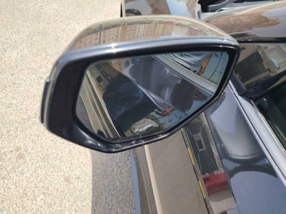 Car image 27