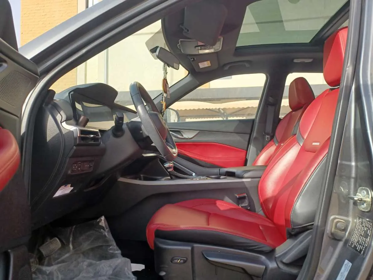 Car image 12