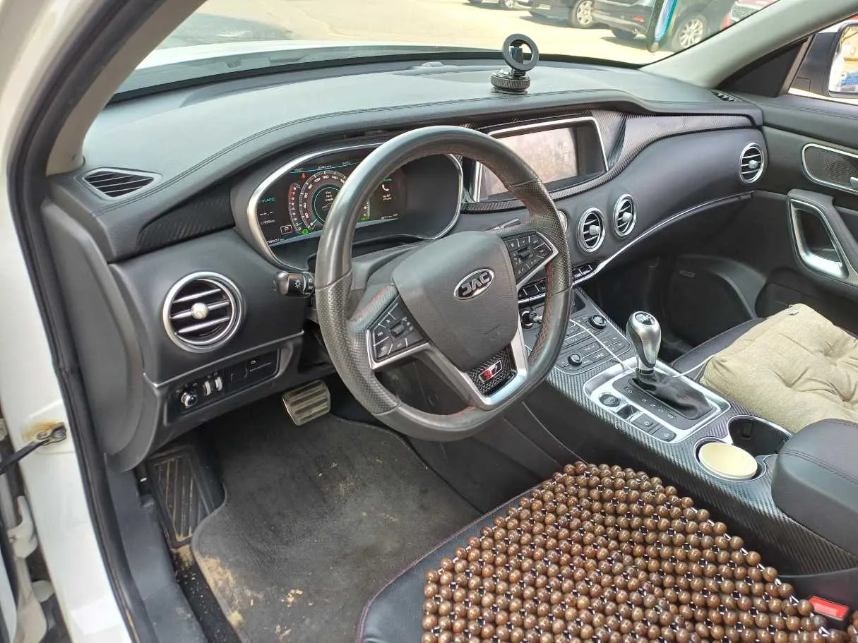 Car image 11