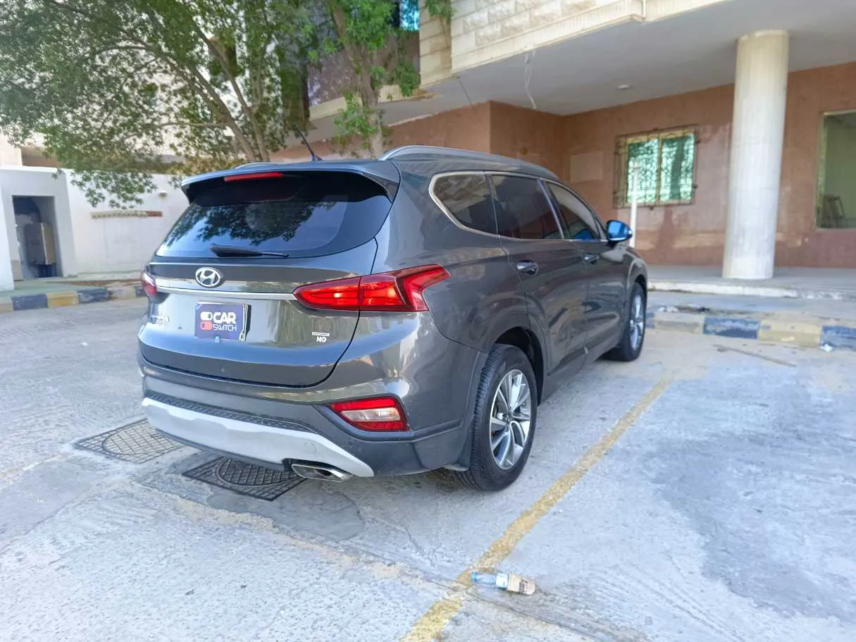 Car image 5
