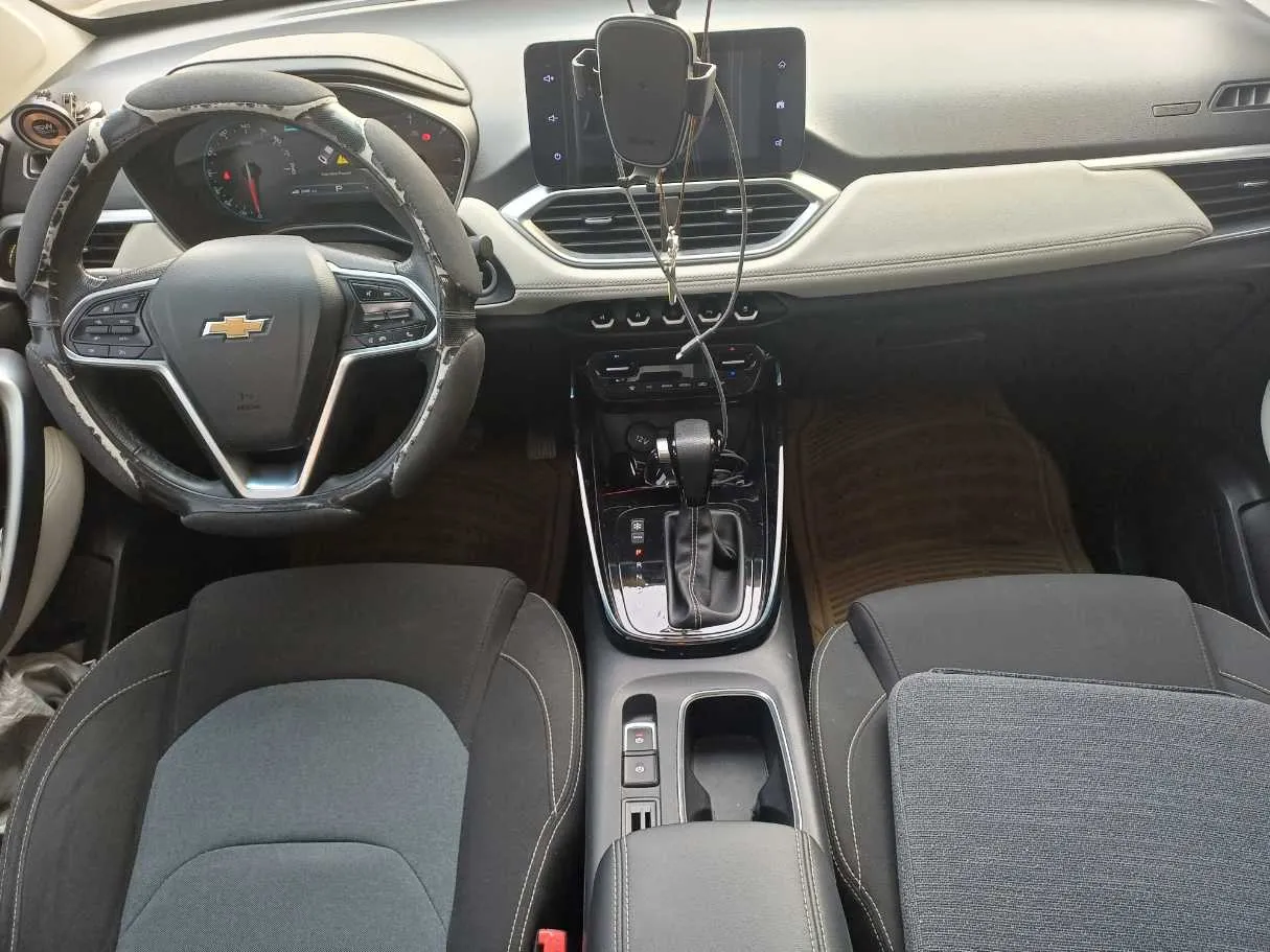 Car image 15