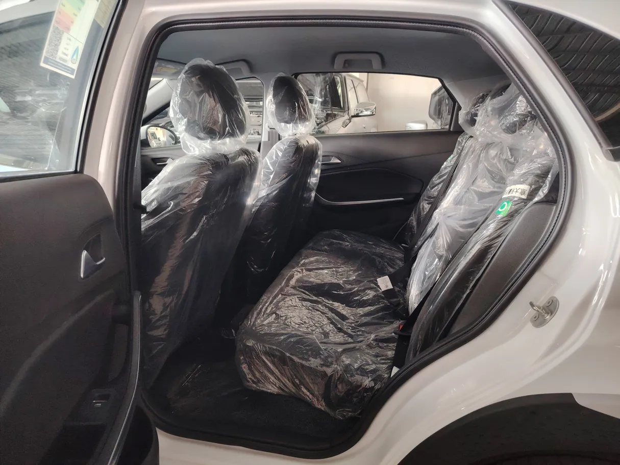 Car image 15