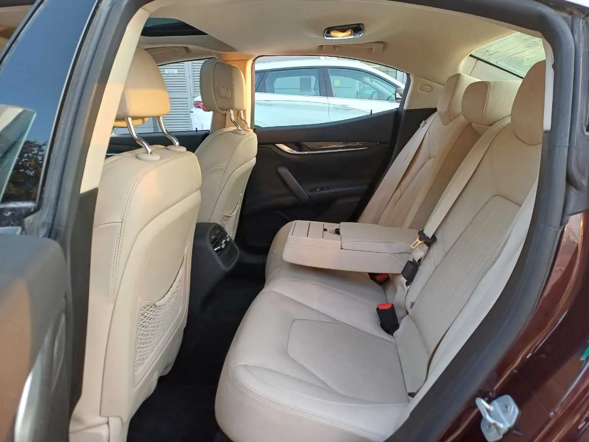 Car image 13