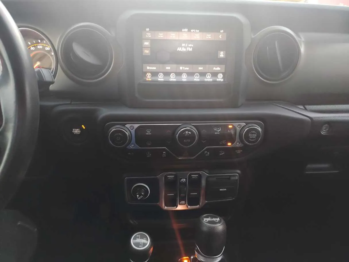 Car image 20