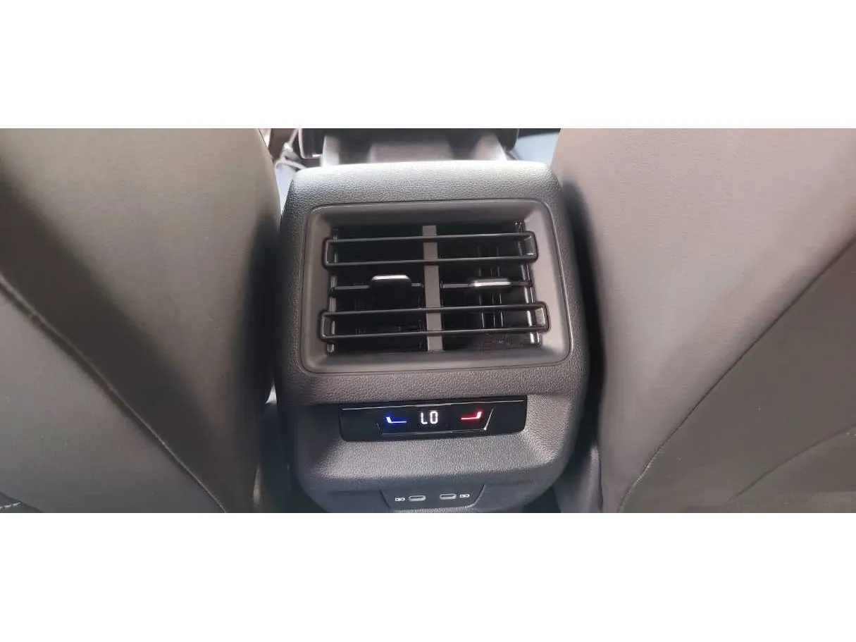 Car image 32
