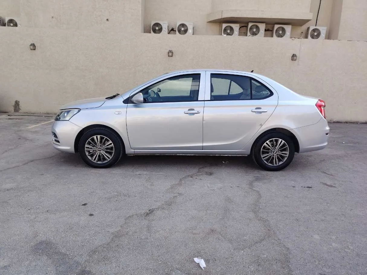 Car image 8