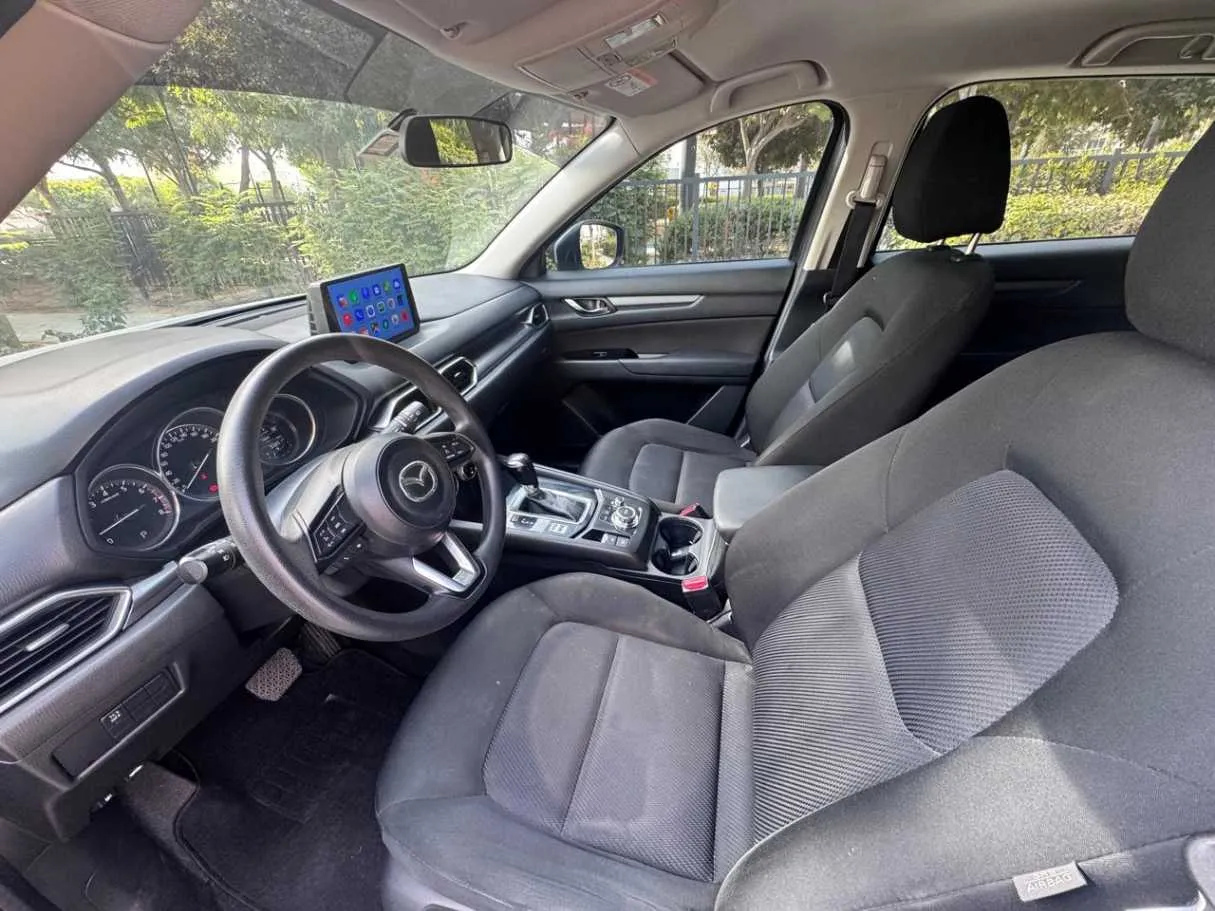 Car image 10