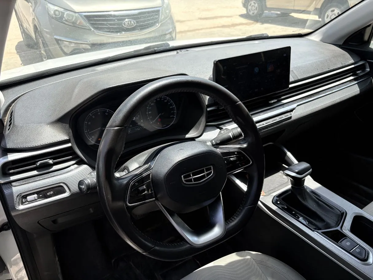Car image 13