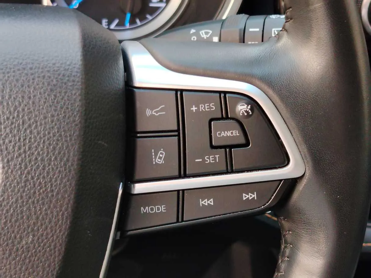 Car image 30