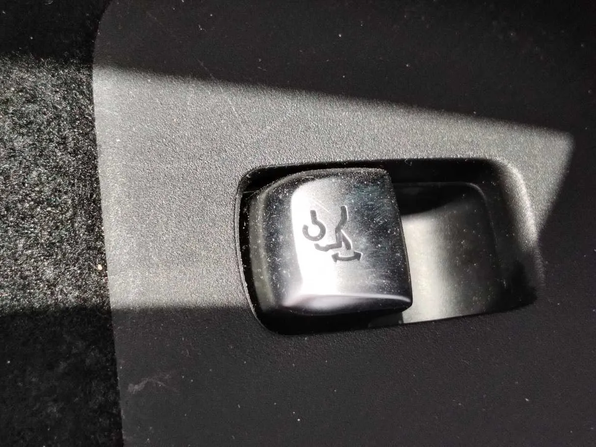Car image 32