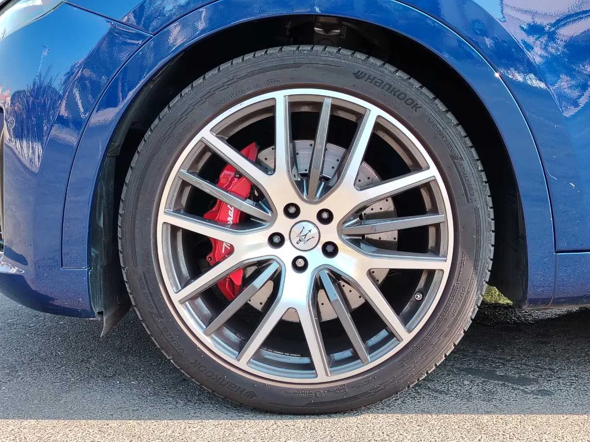 Car image 10