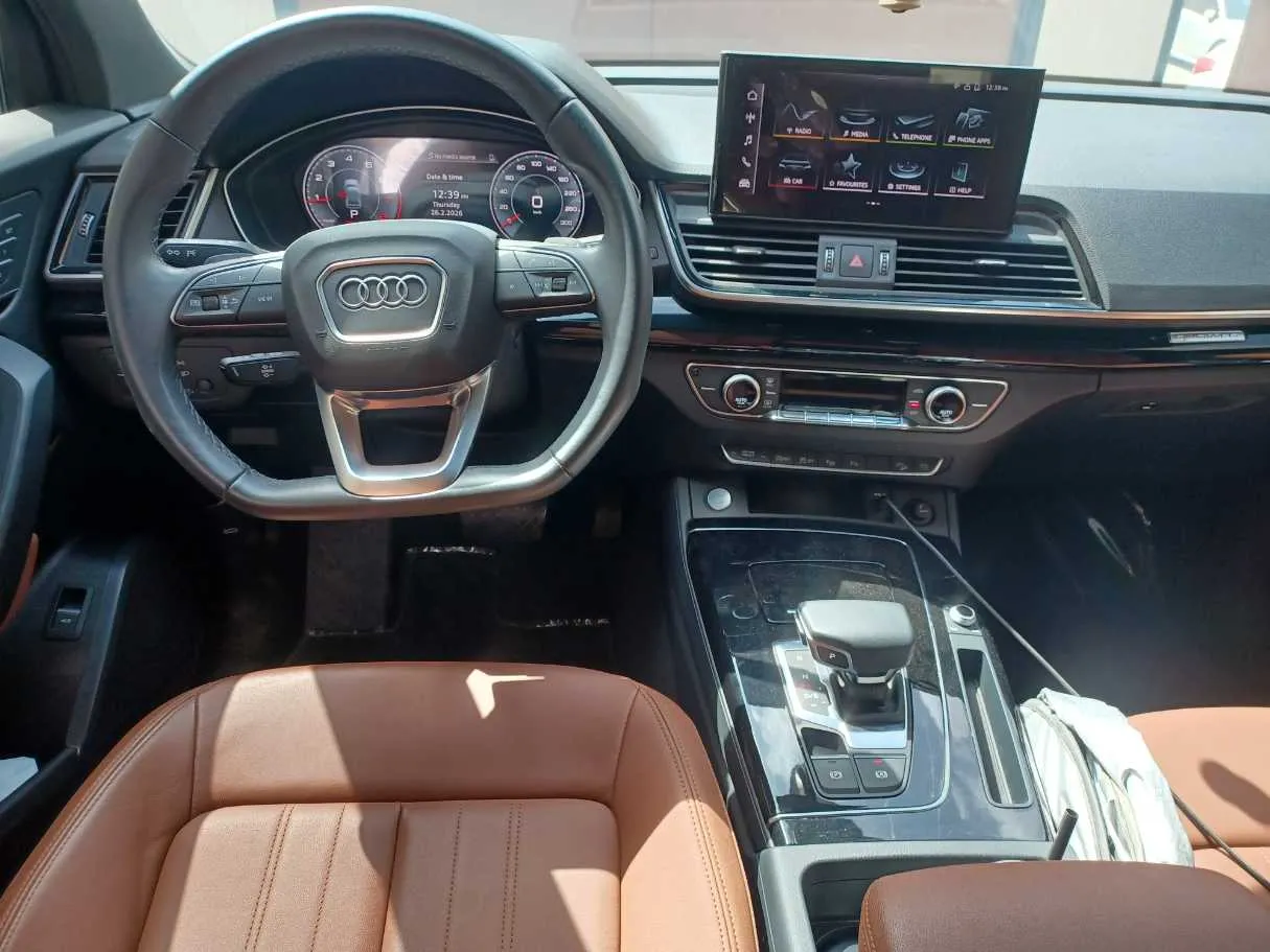Car image 16