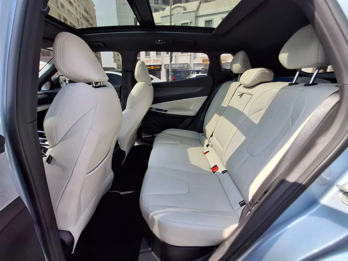 Car image 13
