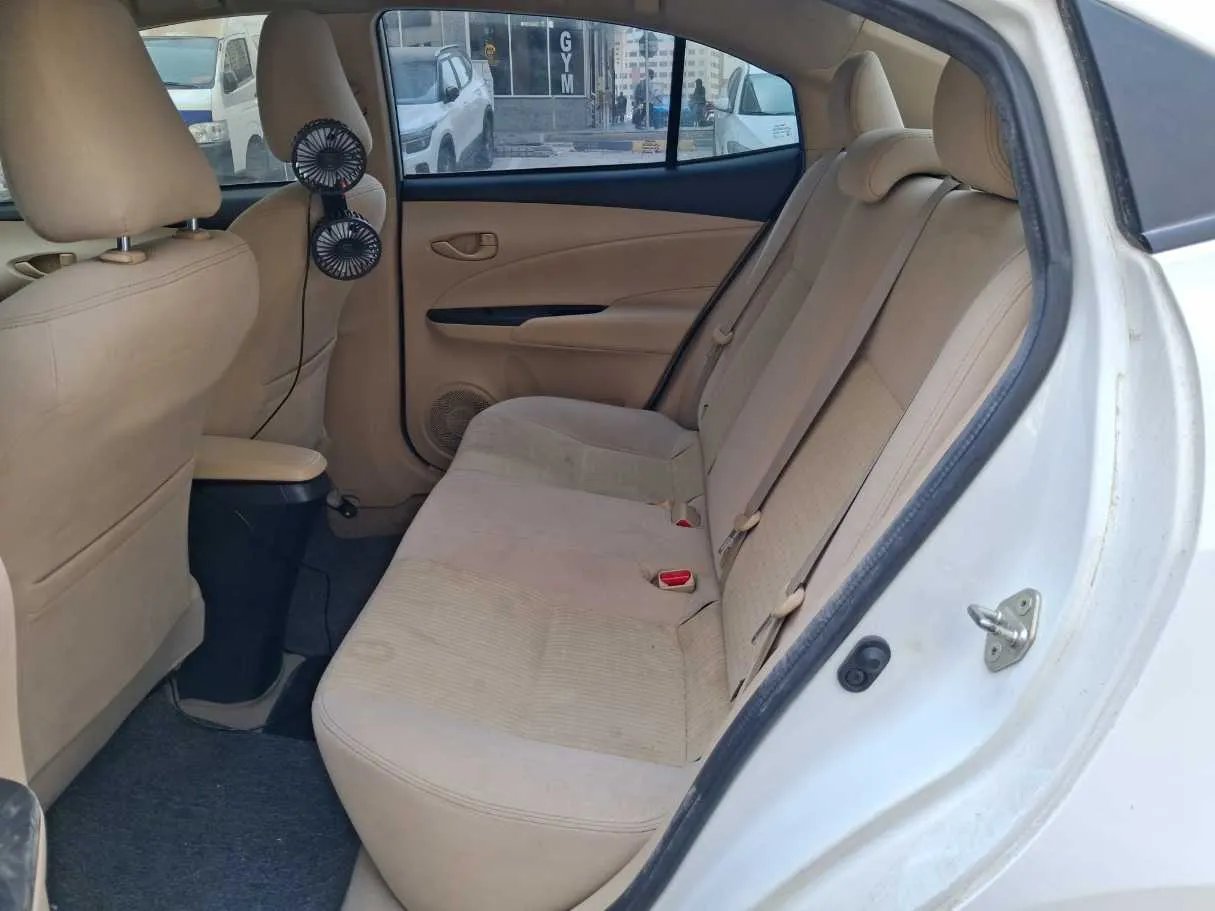 Car image 13