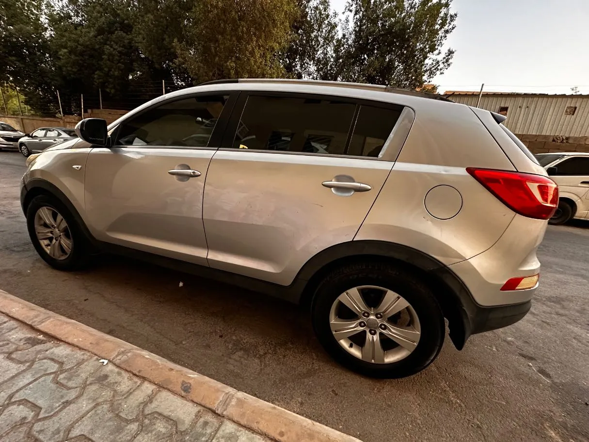 Car image 8