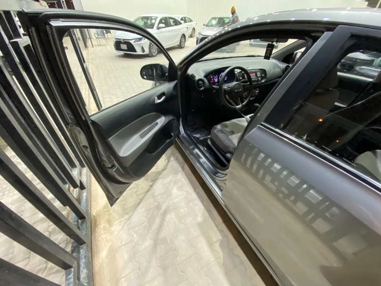 Car image 7