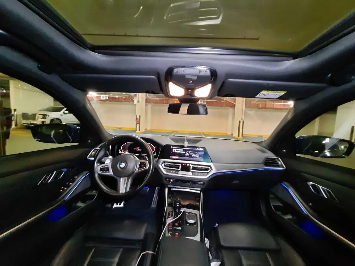 Car image 14