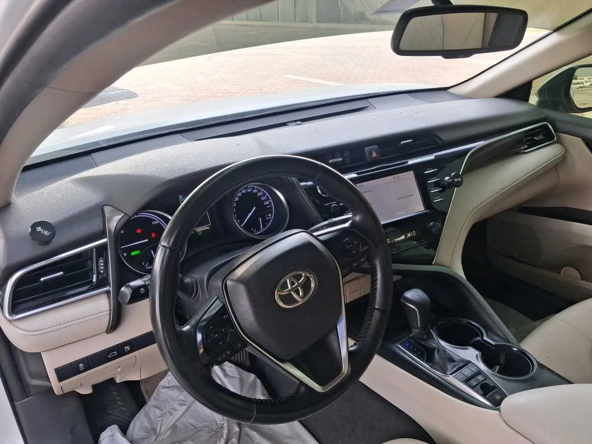 Car image 11