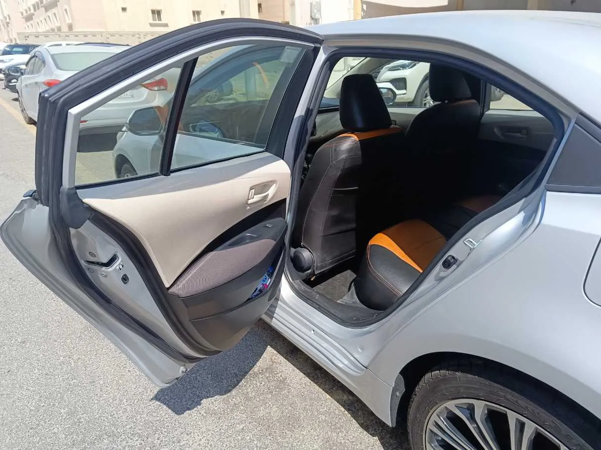 Car image 13