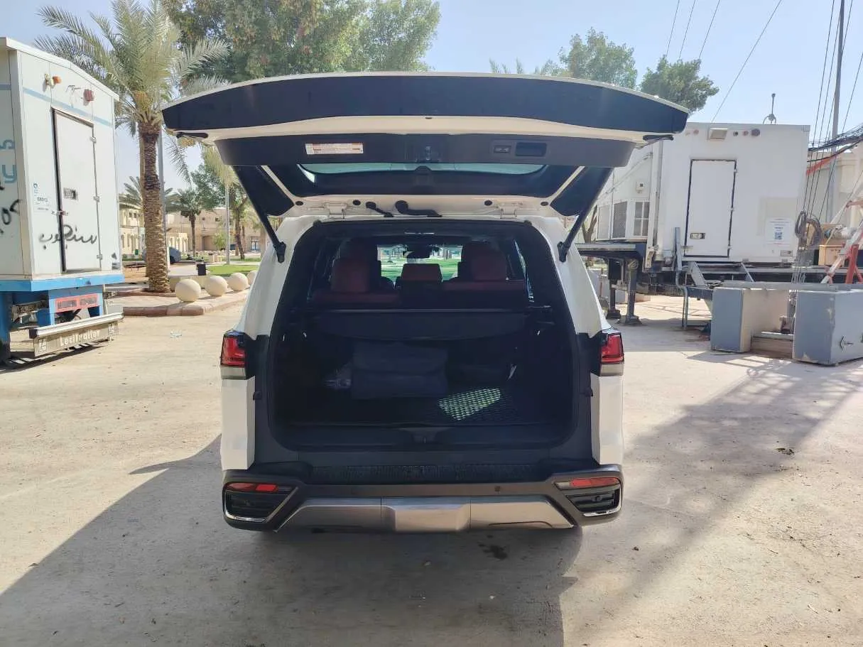 Car image 25