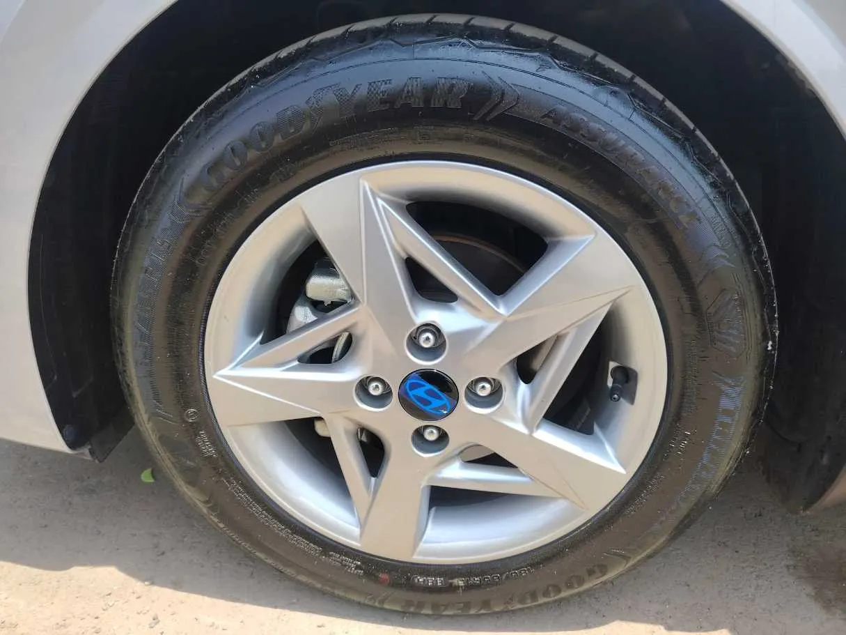 Car image 10