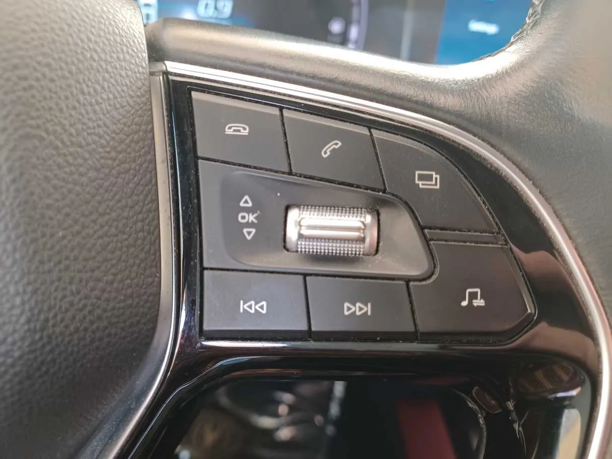 Car image 24