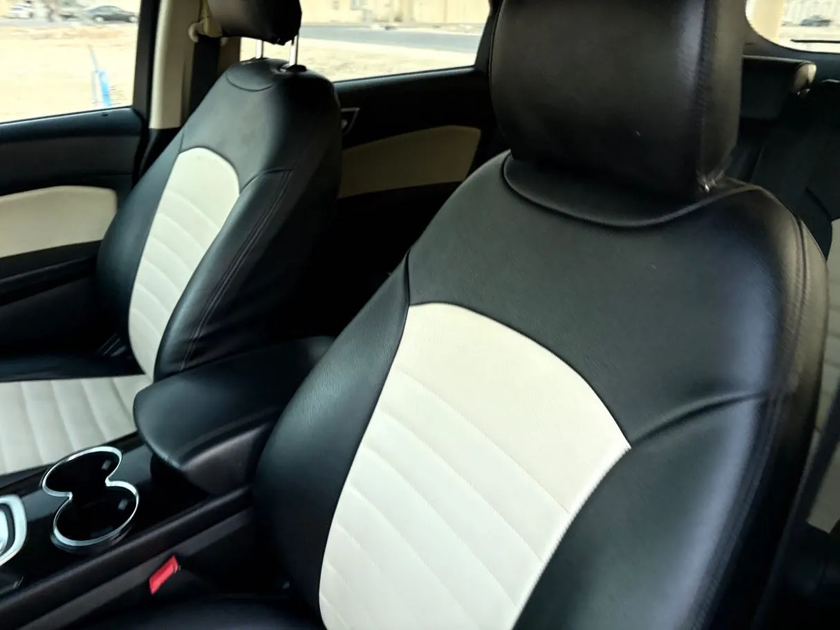 Car image 13