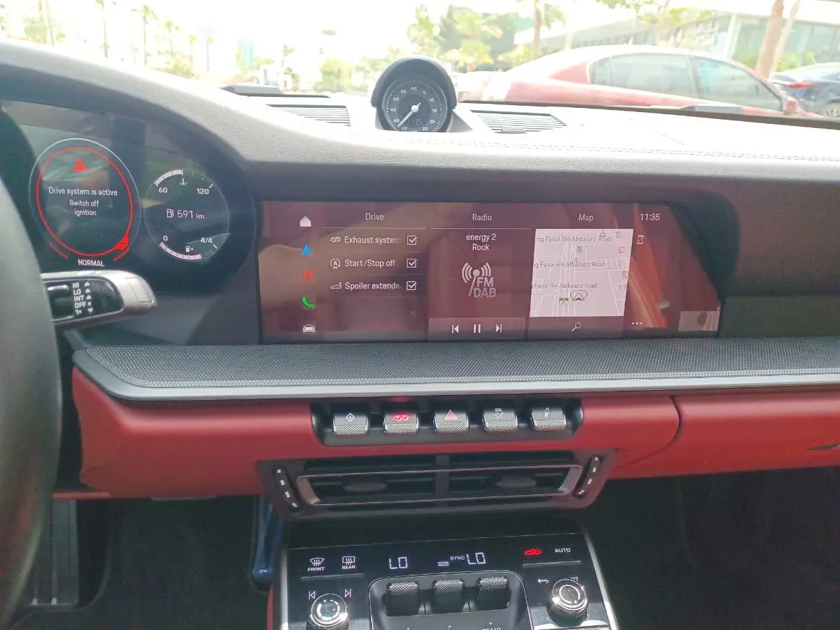 Car image 14