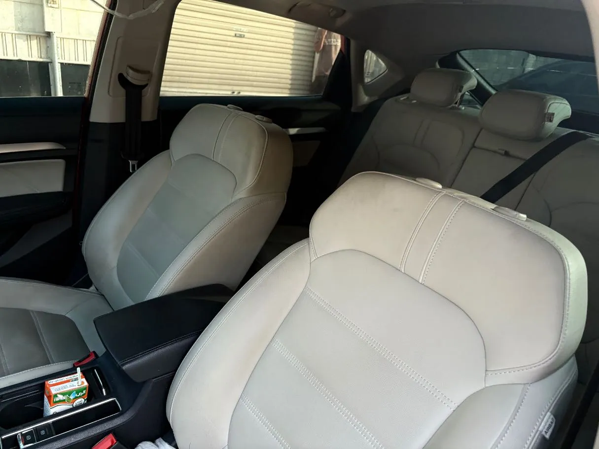 Car image 13