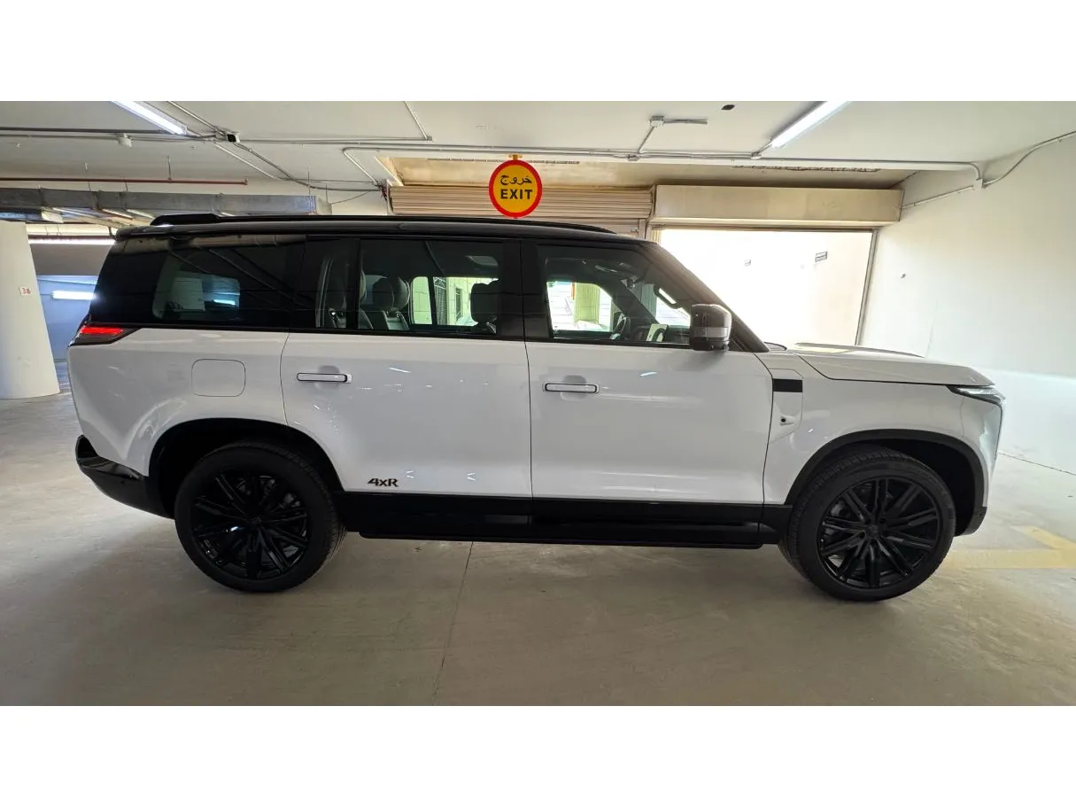 Car image 4