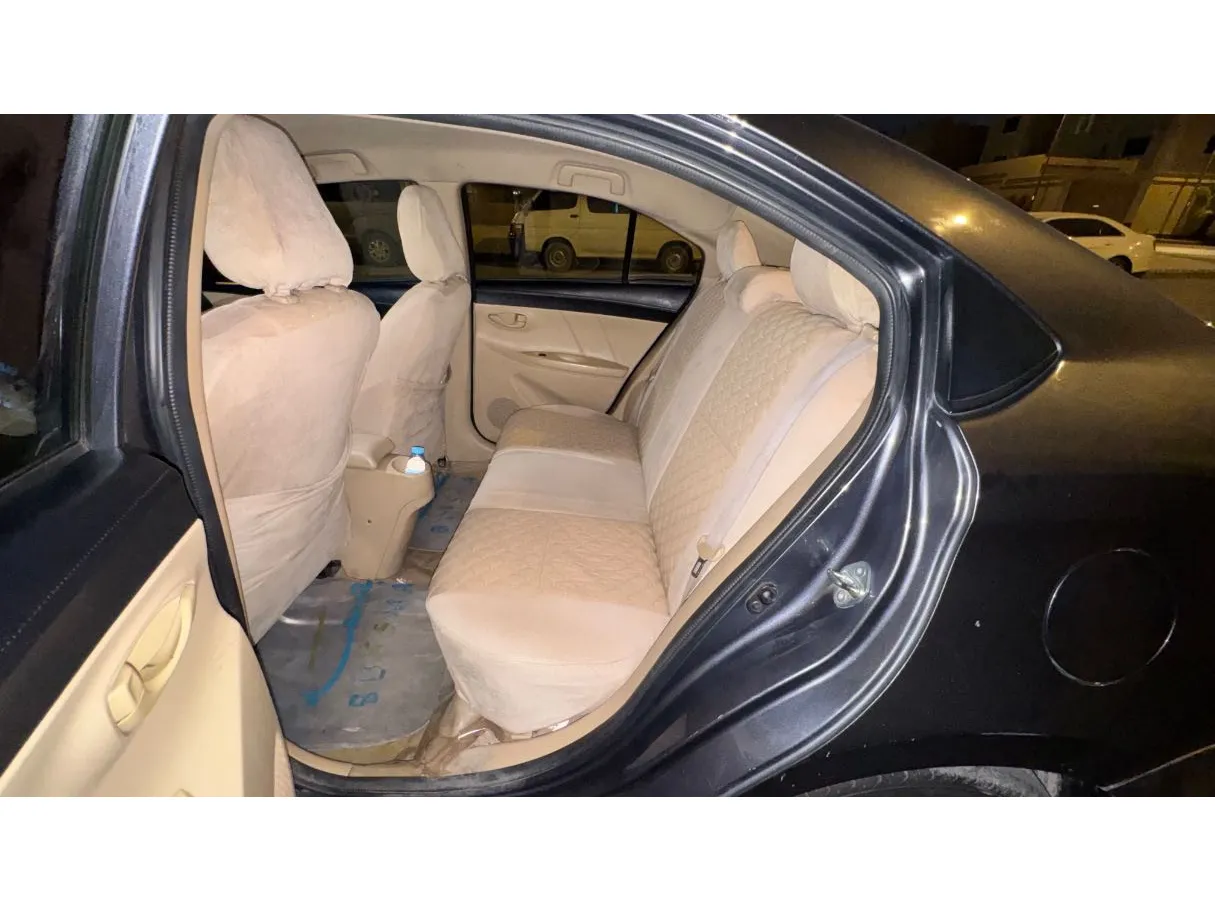 Car image 13