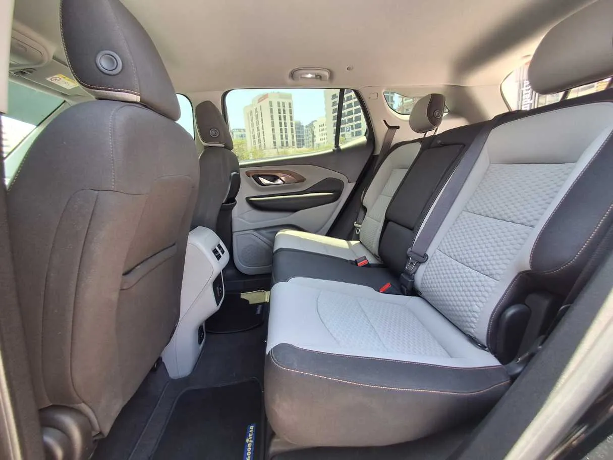 Car image 11