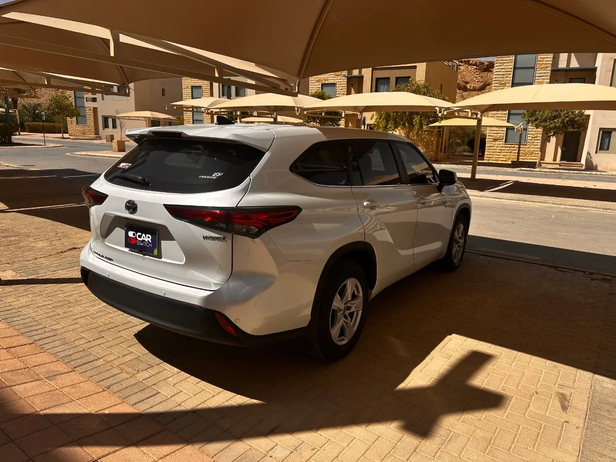 Car image 5