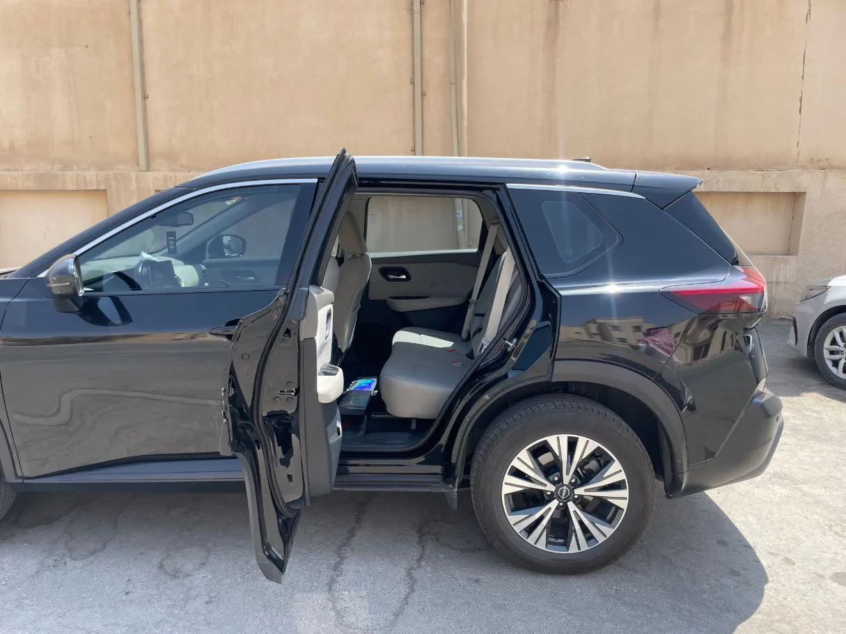 Car image 15