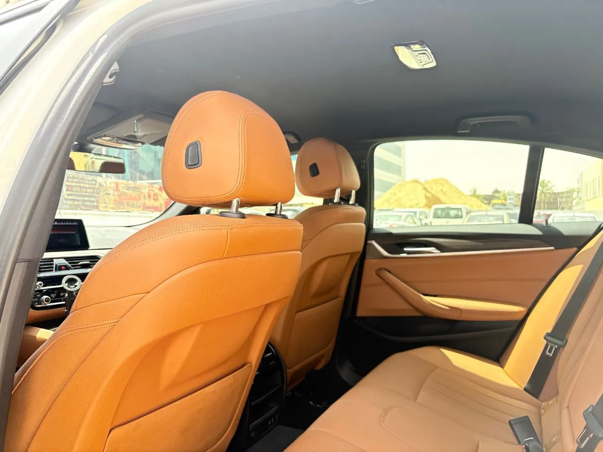 Car image 17