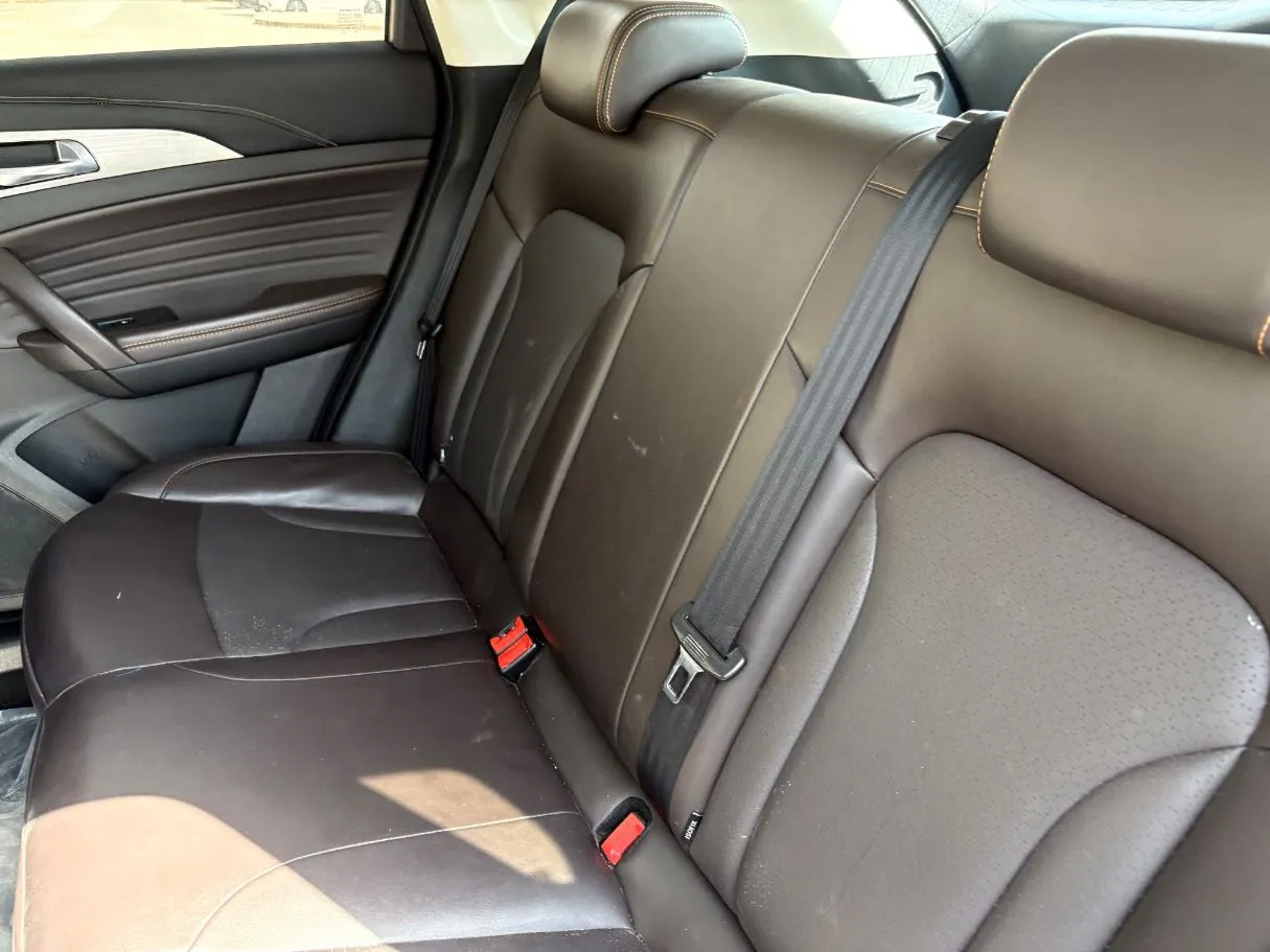 Car image 16