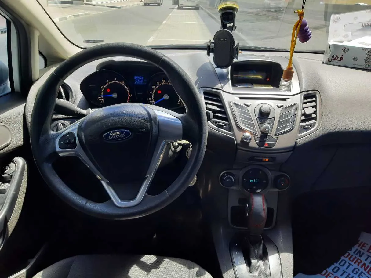 Car image 16