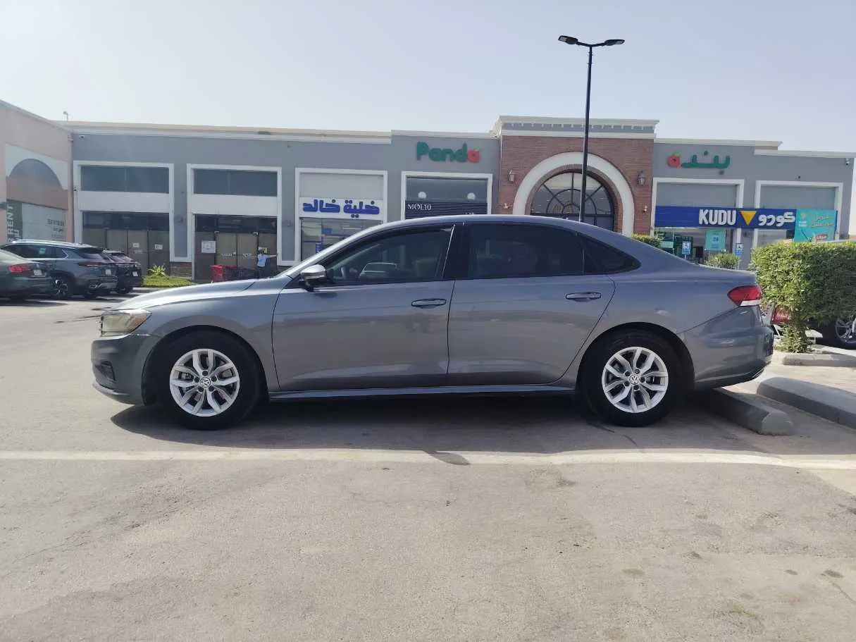 Car image 8