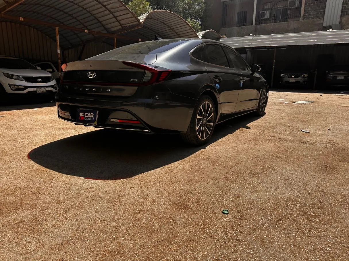 Car image 5