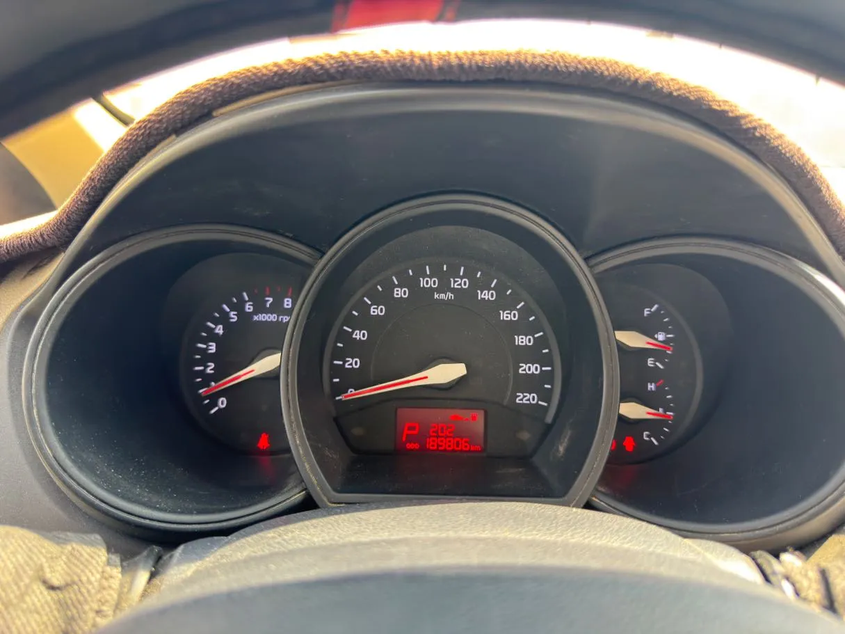 Car image 14