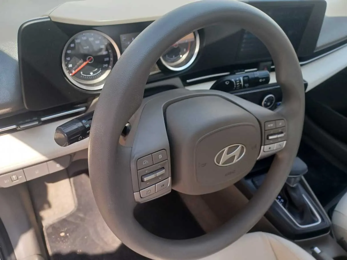 Car image 19
