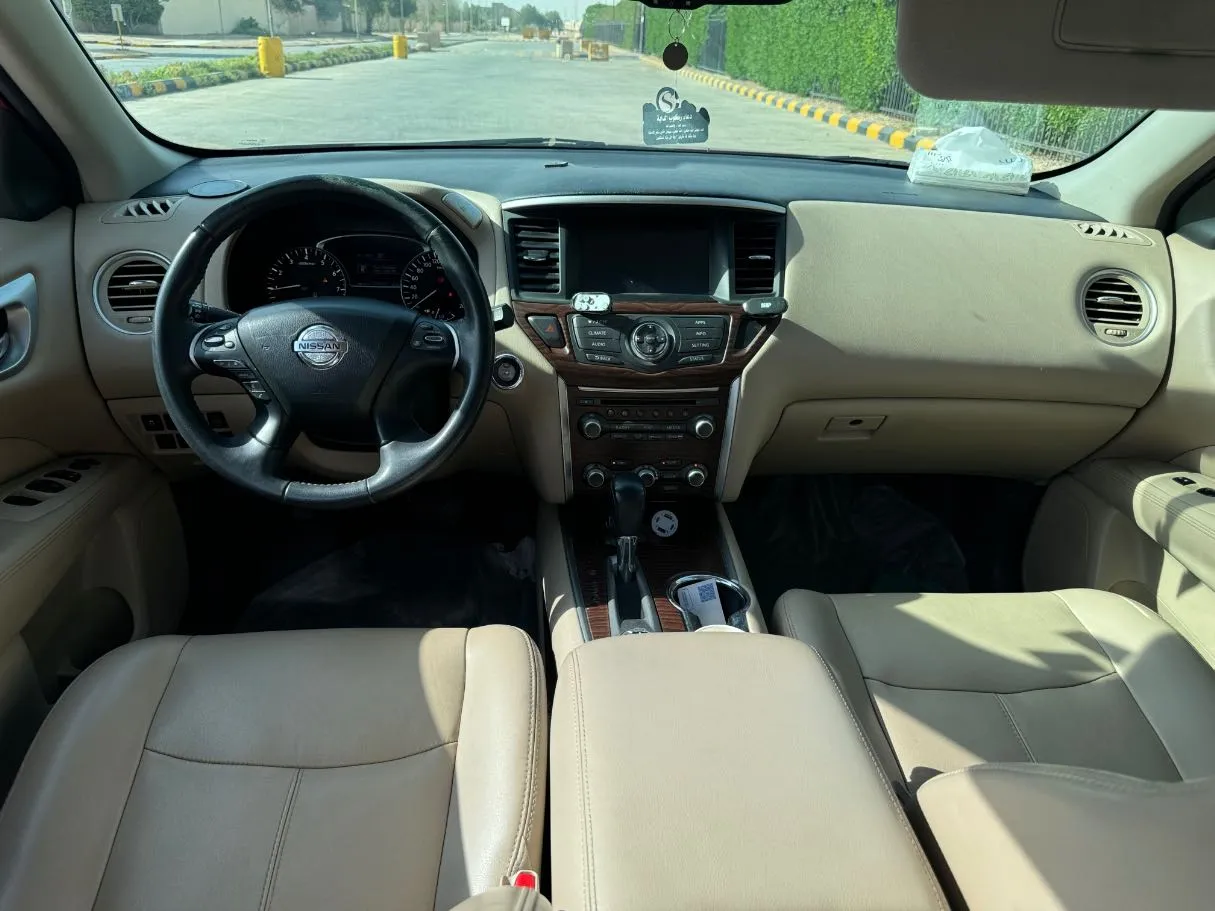 Car image 18